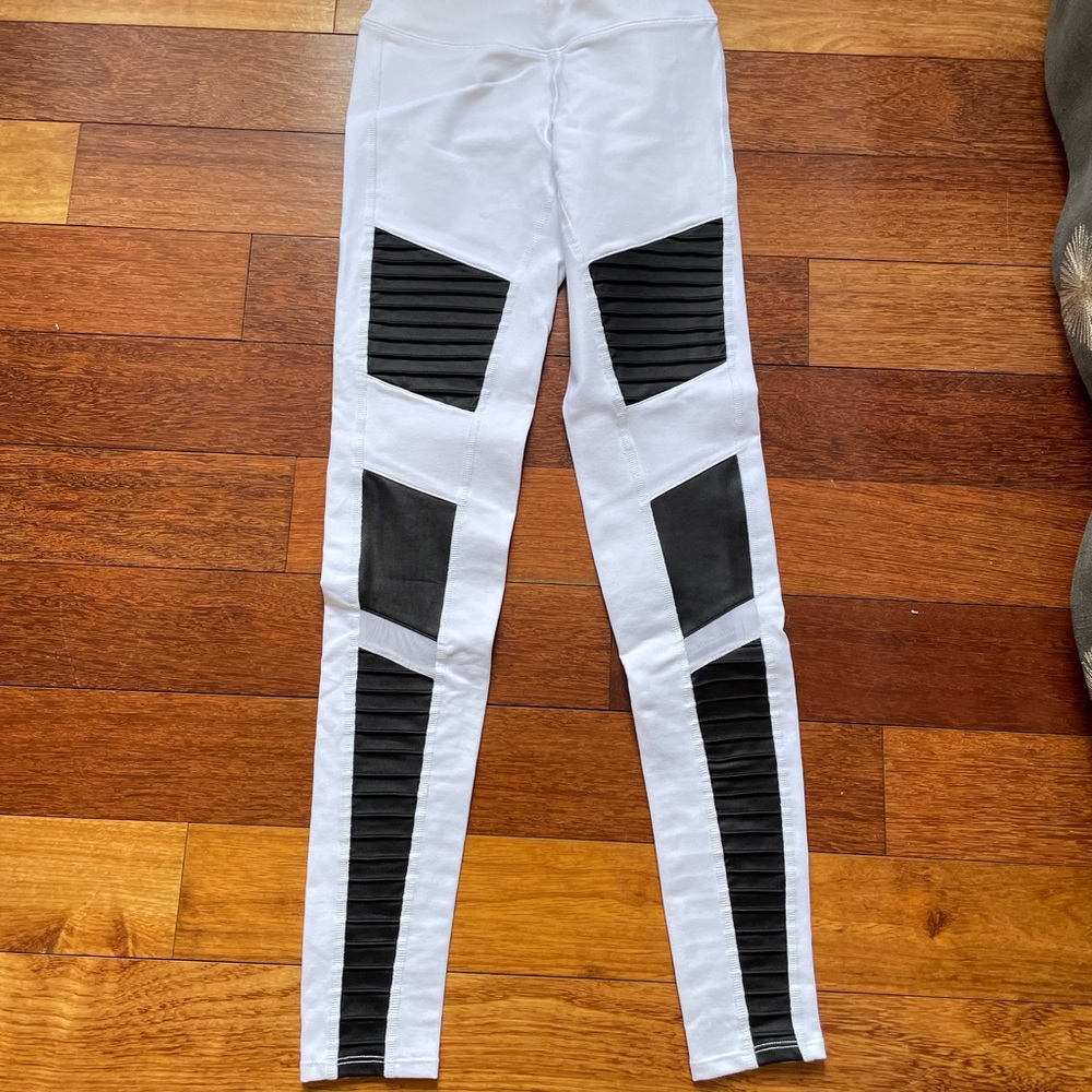 Alo Yoga Moto Legging